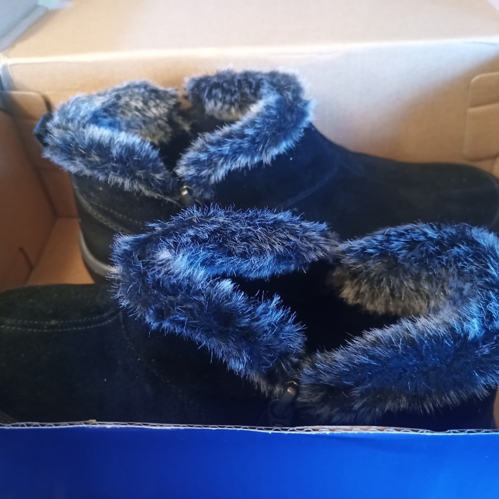 Skechers
